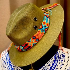 NWOT Khaki Green straw hat ❤️